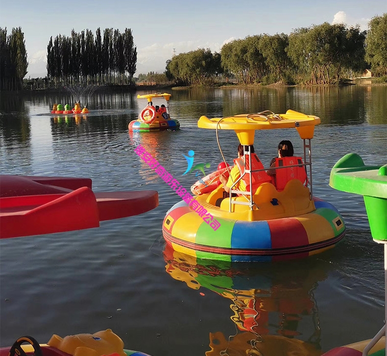 新疆阿克苏国家湿地公园景区-脚踏船+激光碰碰船