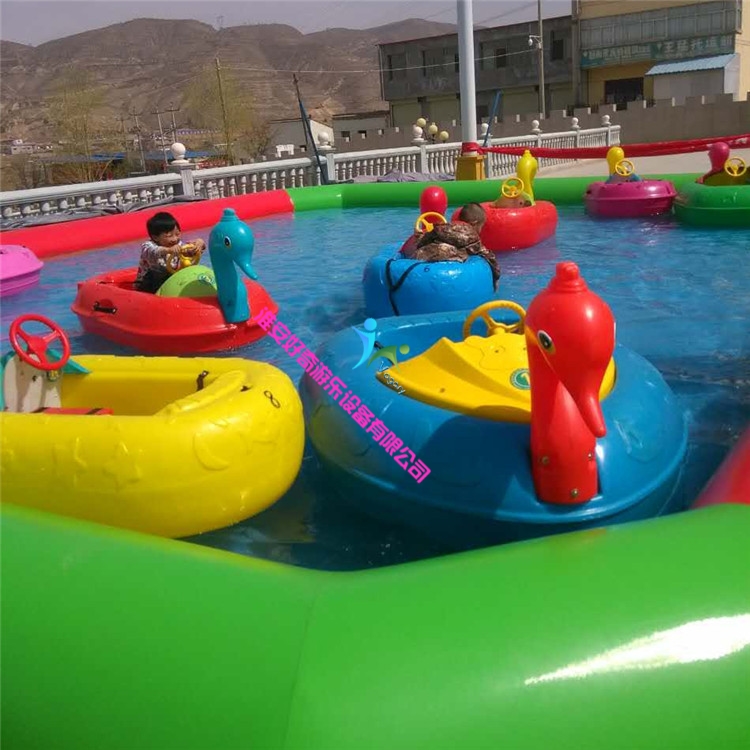 中国柳州水上狂欢节不充气碰碰船激烈对战！